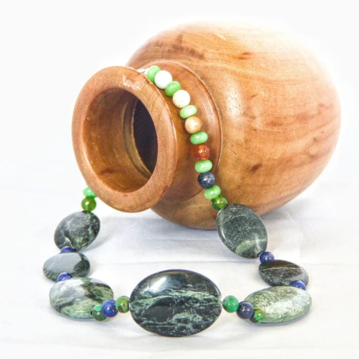 Collar Arcoíris con 7 Jades